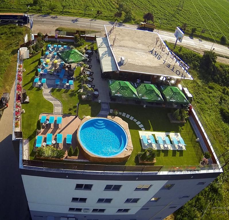 Sky Hotel Oradea Exteriér fotografie
